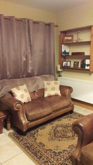 Télévision, lecteur de DVD, livres, vidéothÚque