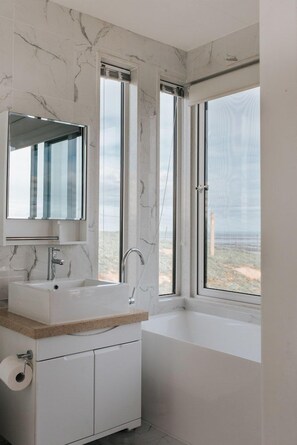 Bathroom - One Tree Hill (Agnes)