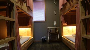 共同ドミトリー 女性限定 禁煙 | WiFi (無料)、ベッドシーツ