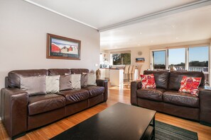 Basic House | Living room | TV - Salt (Rye)