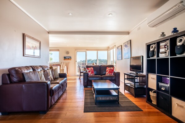 Interior - Salt (Rye)