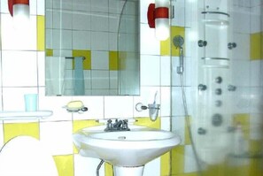 Studio (13 PY) | Kamar mandi | Perlengkapan mandi gratis, pengering rambut, sandal, dan handuk