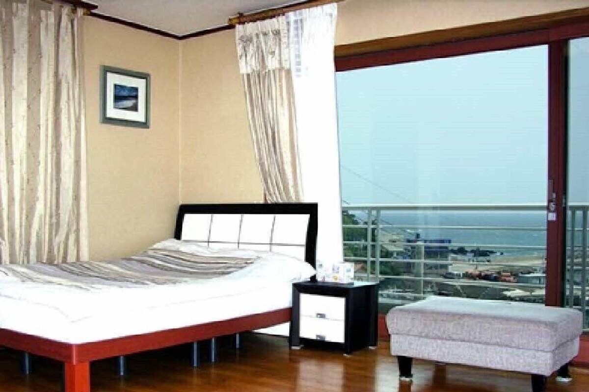 Studio (13 PY) | Premium bedding, soundproofing, free WiFi