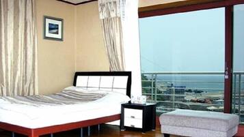 1 bedroom, premium bedding, soundproofing, free WiFi