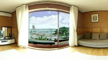 House, 1 Bedroom (18 PY) | Living room