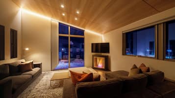 Eminence | Living area | Flat-screen TV, fireplace, Netflix, heated floors