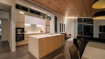 Eminence | Private kitchen | Fridge, microwave, stovetop, dishwasher