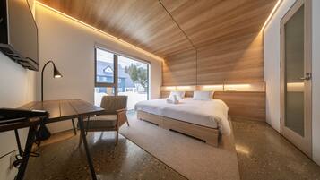 3 bedrooms, in-room safe, individually decorated, individually furnished