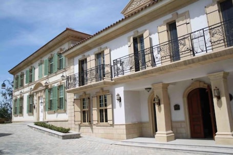 Fachada de la propiedad