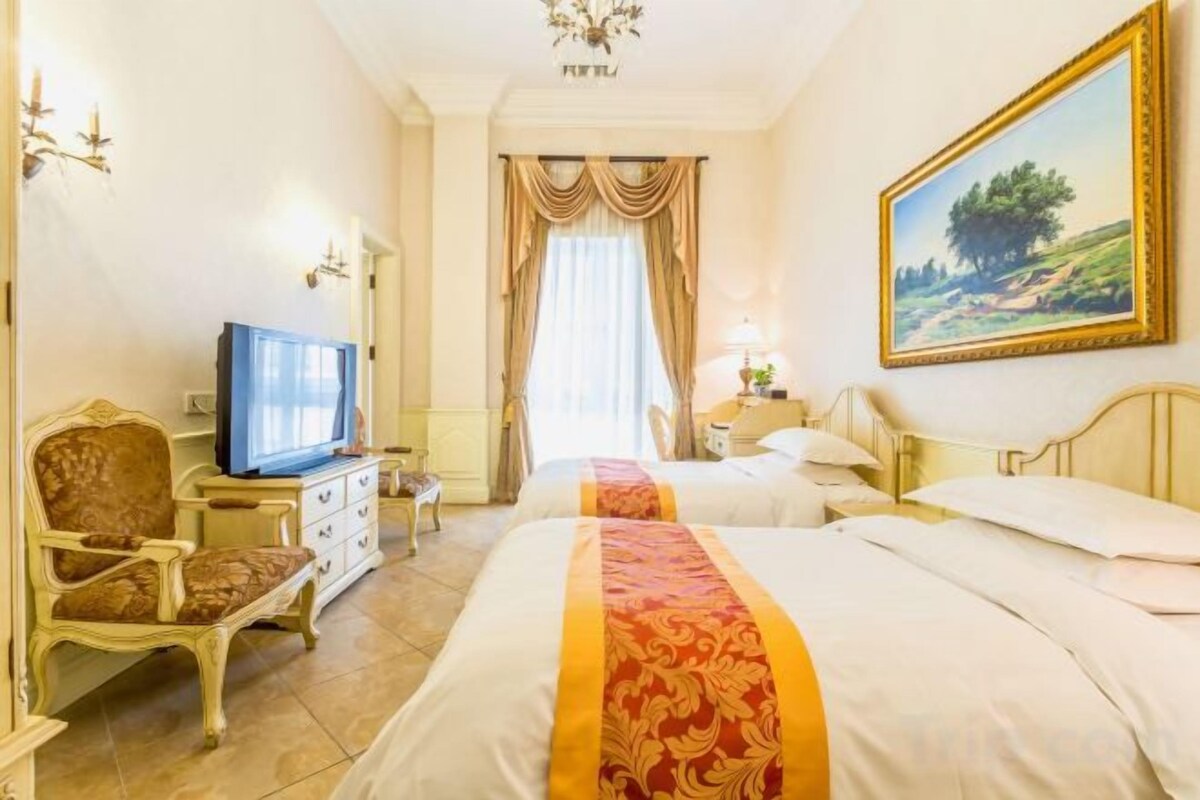 Desk, blackout drapes, WiFi (free), bed sheets