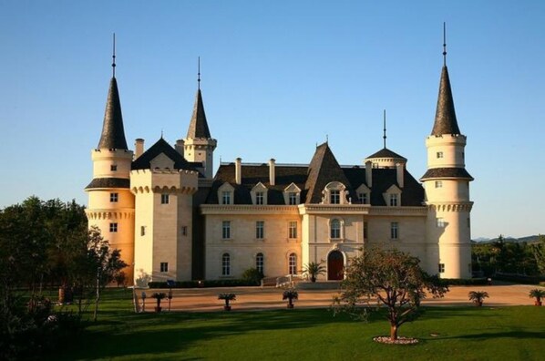 Front of property - Chateau Changyu AFIP Global Beijing (Miyun)