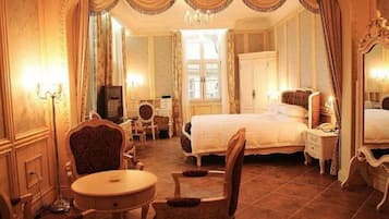 Suite Confort | Bureau, rideaux occultants, Wi-Fi gratuit, draps fournis