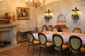 Dining - Chateau Changyu AFIP Global Beijing (Miyun)