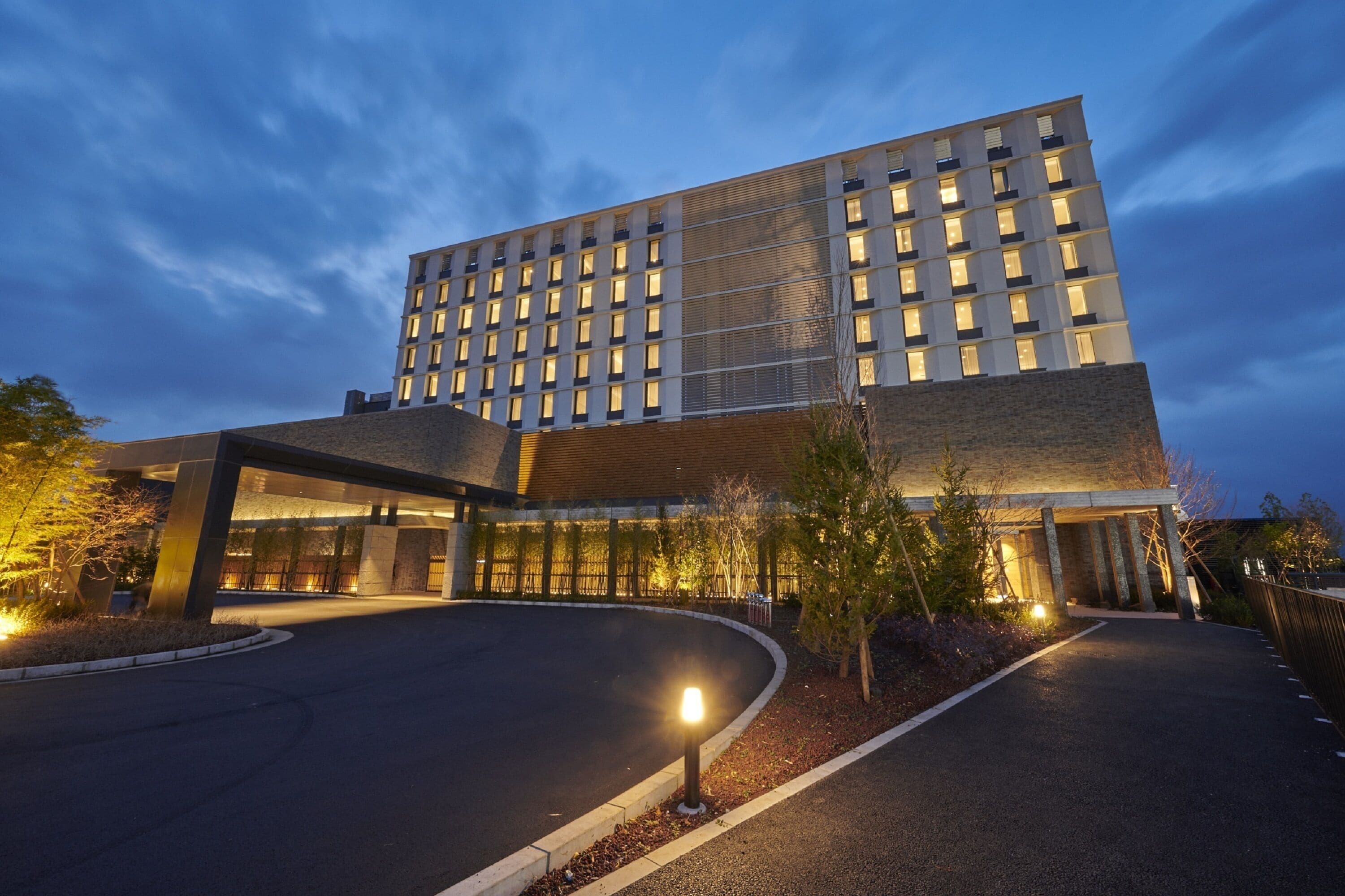 住宿正面 (夜晚)