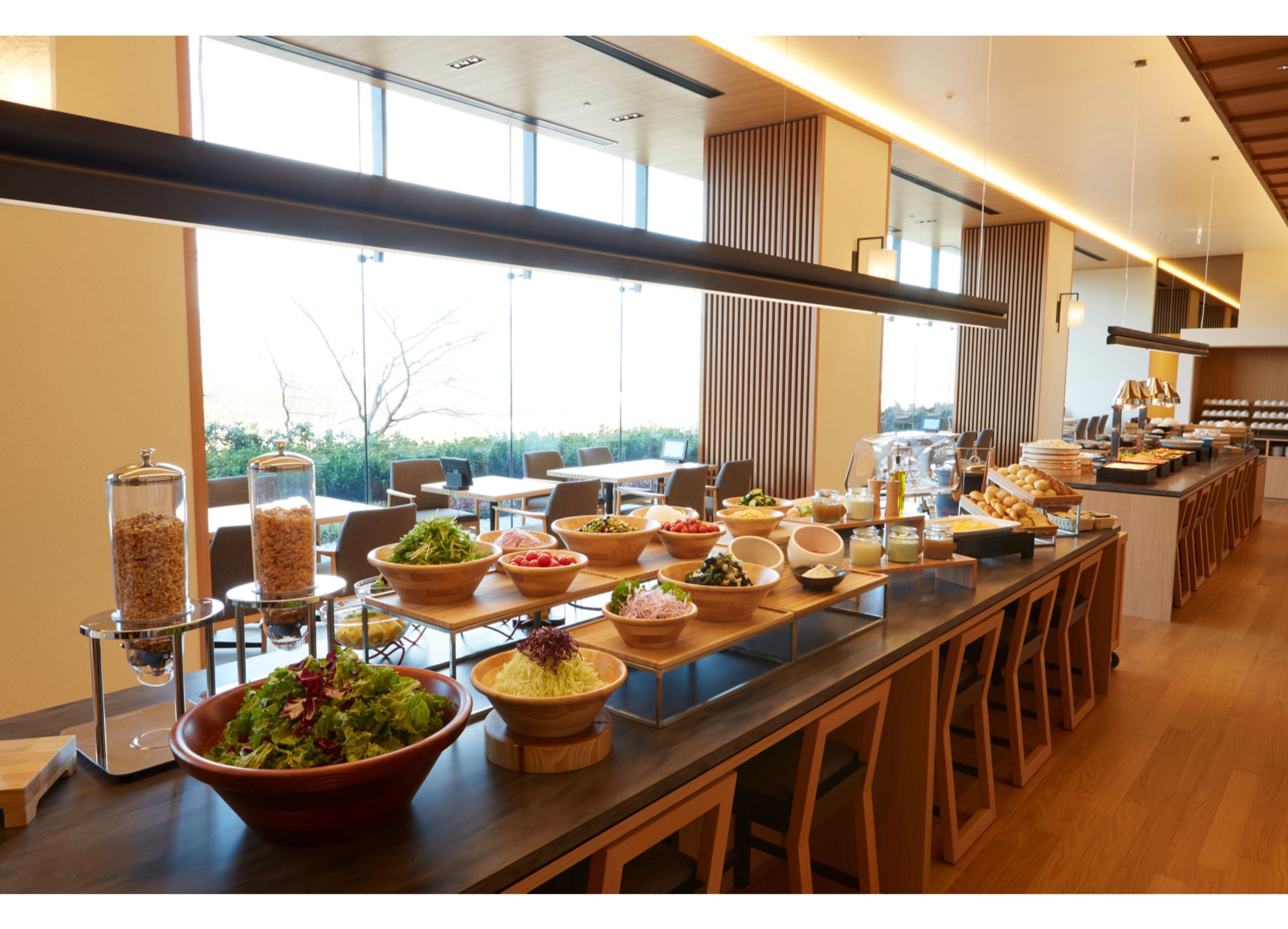 Daily buffet breakfast (JPY 2750 per person)