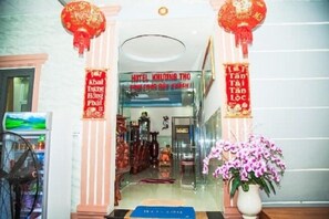 Property entrance - Khuong Tho Hotel (Ho Chi Minh City)