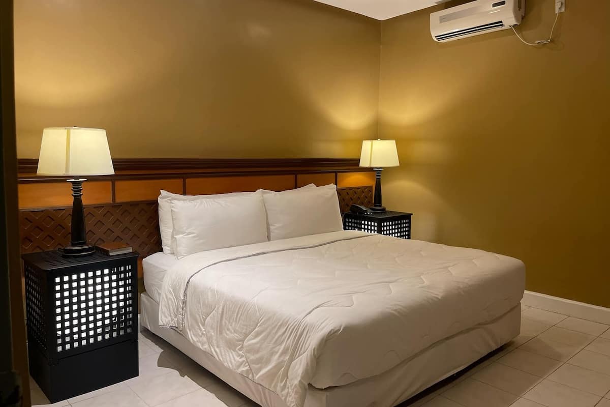 Junior Double Room | Minibar, iron/ironing board, bed sheets