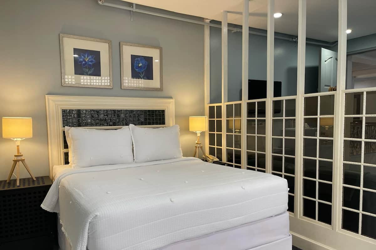 Chambre Deluxe Double ou avec lits jumeaux, non-fumeurs, accĂšs piscine | Minibar, fer et planche Ă repasser, draps fournis