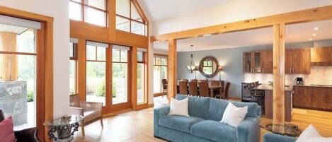 Televisor, llar de foc i oficines