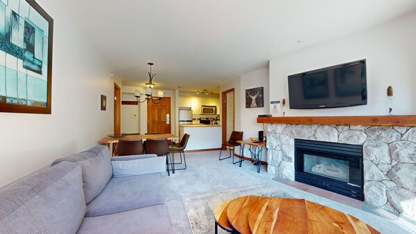 TV, fireplace