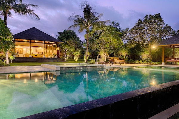 Villa, 6 Bedrooms | Private pool