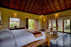 6 habitaciones y espacio para trabajar con laptop