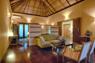 Deluxe Villa, 1 Bedroom | 6 bedrooms, laptop workspace, iron/ironing board, WiFi (free)