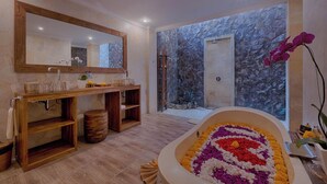 Villa, 2 soverom, privat basseng, hageutsikt