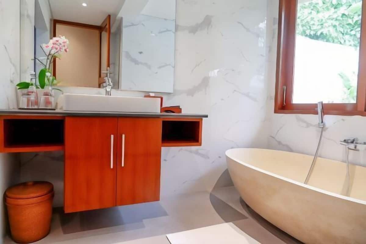 Bathroom | Rainfall showerhead, free toiletries, bathrobes, slippers