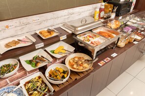 Daily buffet breakfast (JPY 990 per person) - Hotel Teiregikan (Tobe)