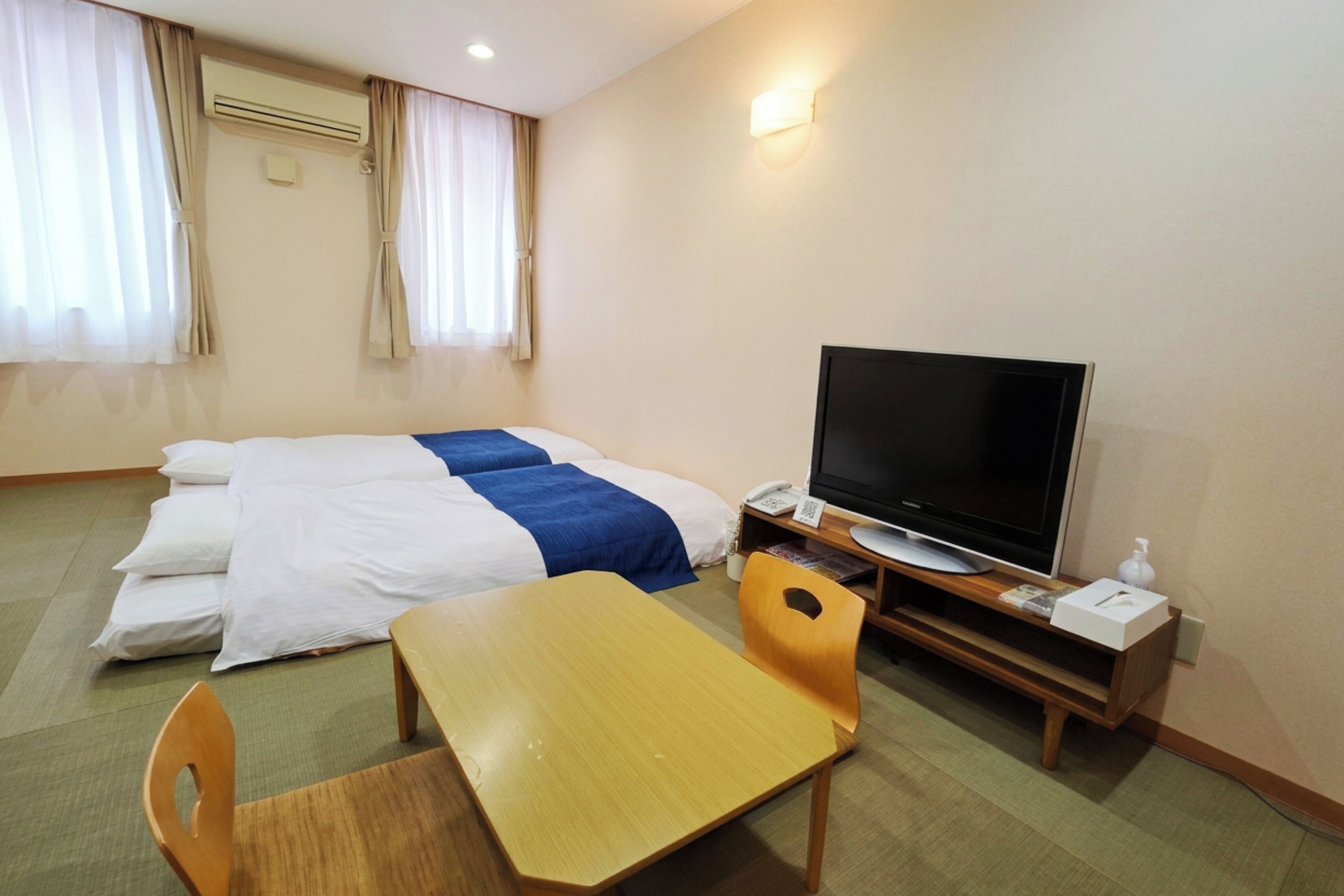 Family Room, Non Smoking, Hot Tub | Individually decorated, individually furnished, free WiFi, bed sheets