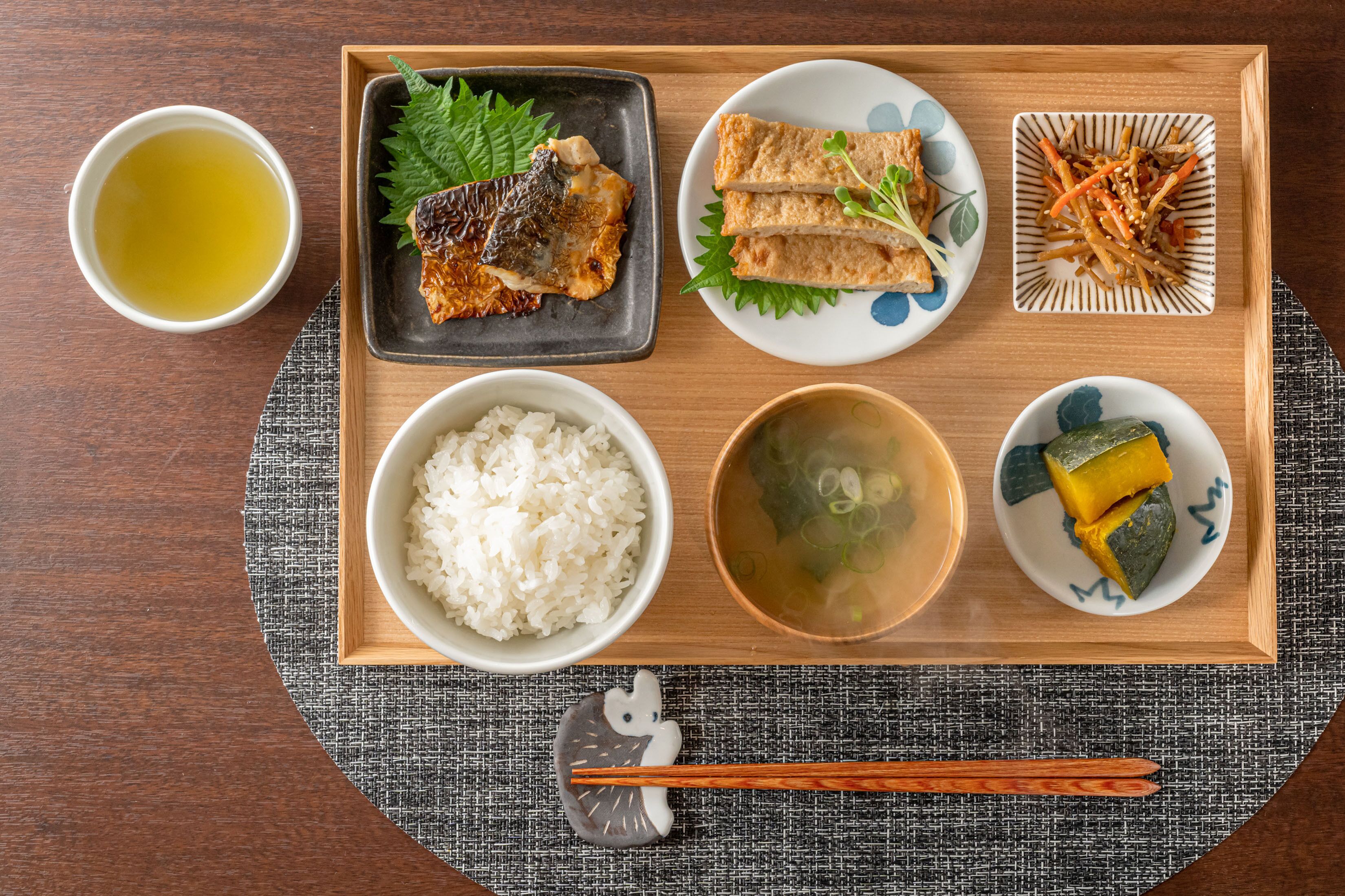 daily buffet breakfast (jpy 990 per person)