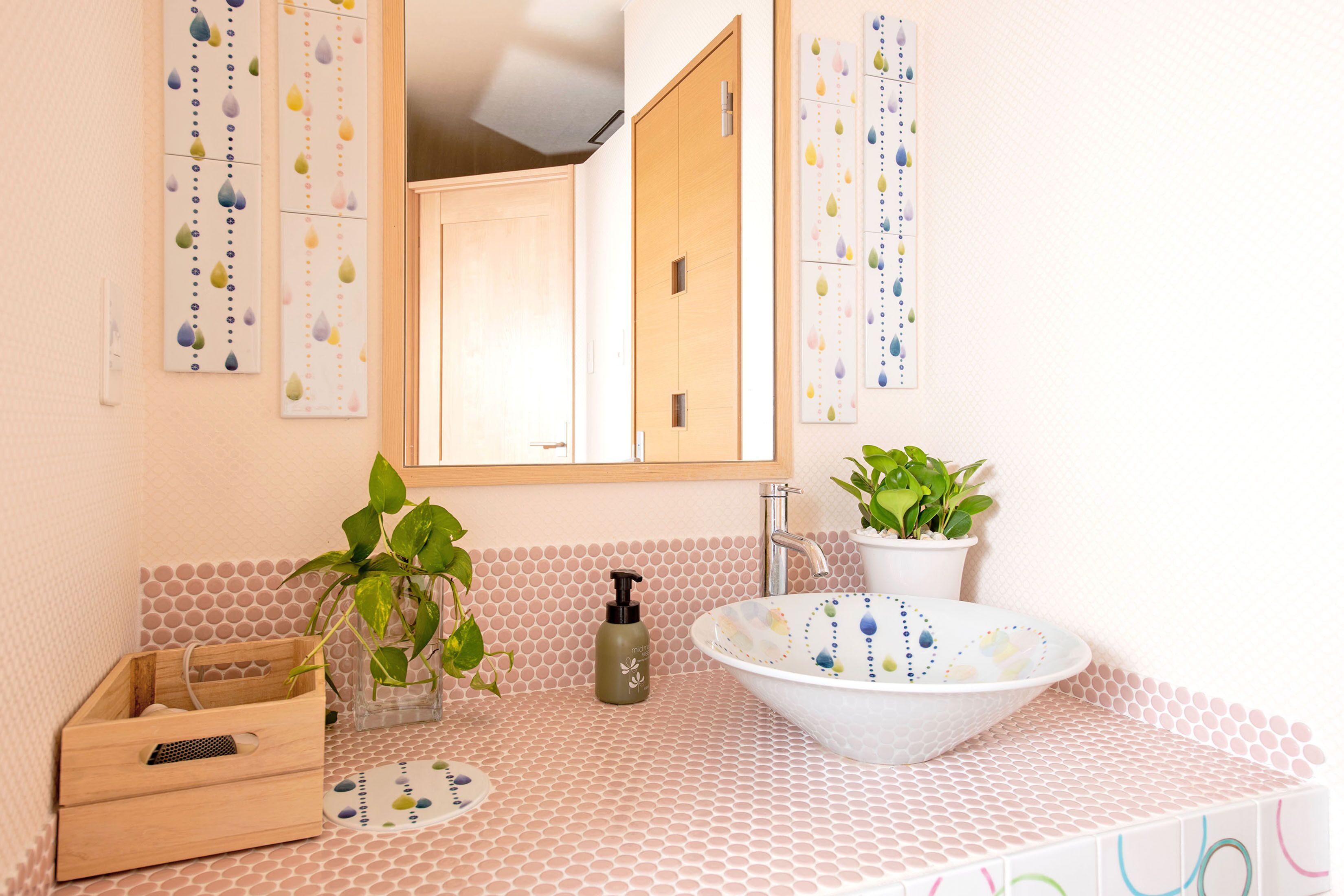 individually decorated, individually furnished, free wifi, bed sheets