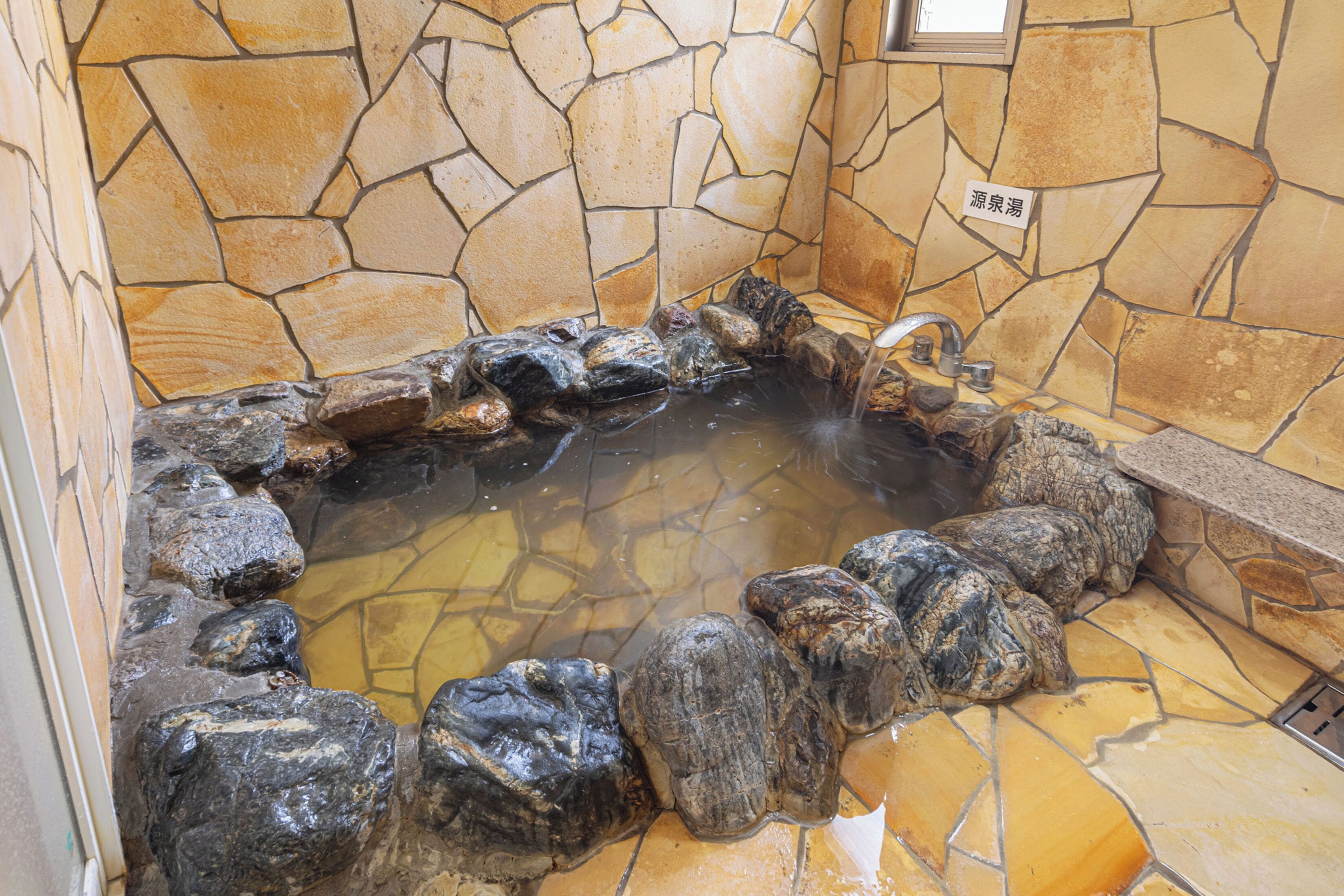 Yksilöllisesti sisustettu, yksilöllisesti kalustettu, ilmainen Wi-Fi