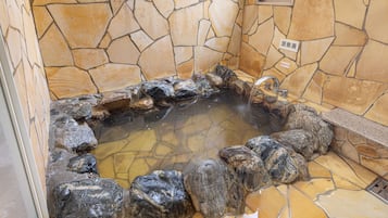 Family Quadruple Room, Non Smoking, Hot Tub | Bathroom | Separate tub and shower, hair dryer, towels