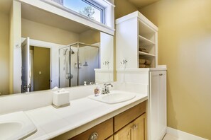 House, 4 Bedrooms | Bathroom