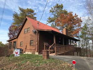 Exterior - FAMILY FUN IN THE SMOKY MOUNTAINS!!! (Pigeon Forge)