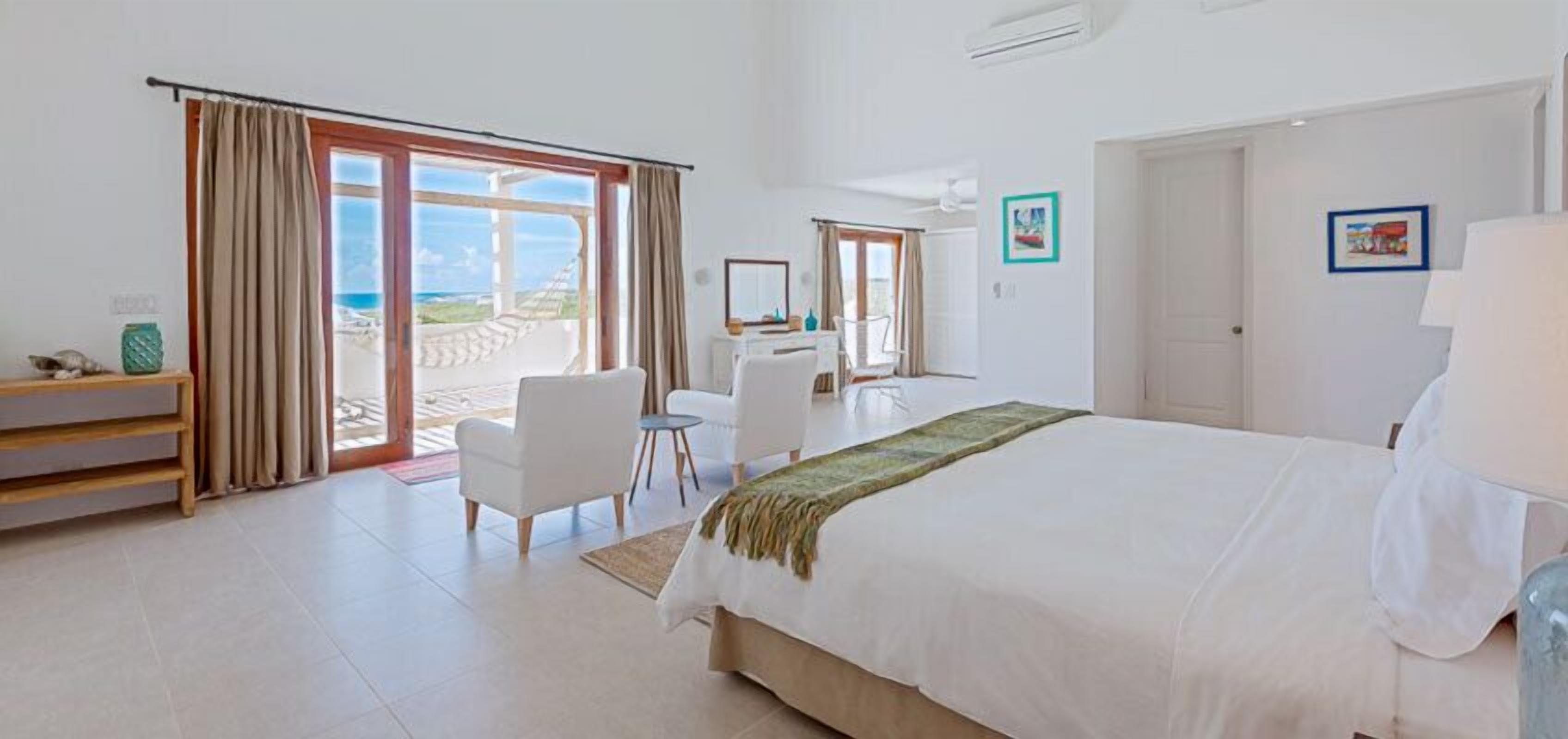6 bedrooms, iron/ironing board, free WiFi, alarm clocks