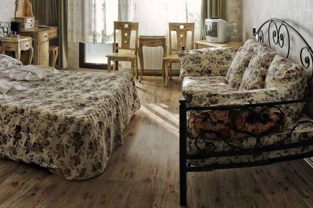 Individually decorated, iron/ironing board, rollaway beds, bed sheets