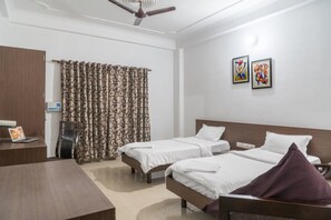 Deluxe Room | Soundproofing, free WiFi, wheelchair access