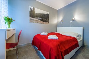 Comfort Apartment | Desk, iron/ironing board, free WiFi, bed sheets