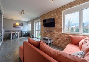 Apartament Comfort | Sala d'estar | Televisor de pantalla plana 