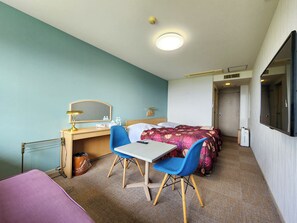 A hotel room with a bed, a desk with a chair, a bedside table, and a mirror. - Iwanai Kogen Hotel (Iwanai)