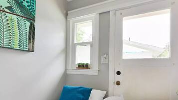 3 bedrooms, in-room safe, iron/ironing board, WiFi