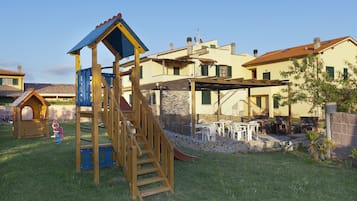 Children’s play area – outdoor