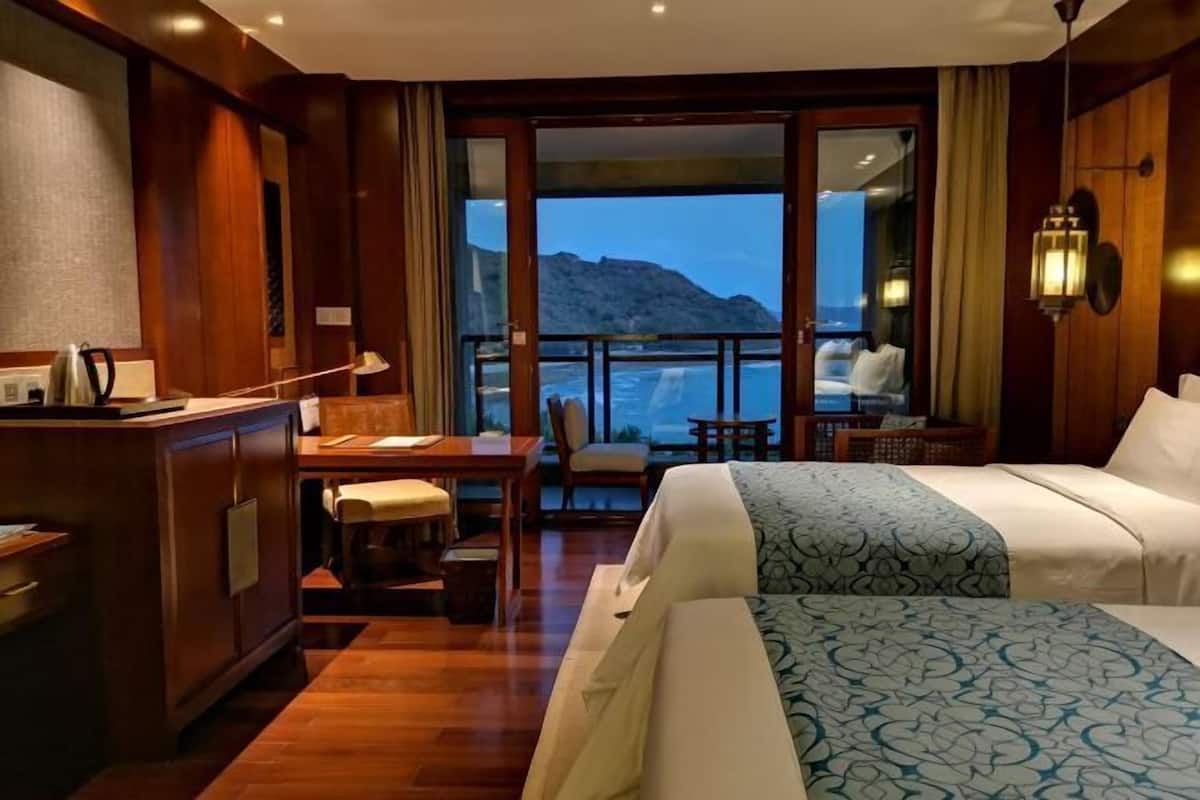 Minibar, in-room safe, desk, blackout curtains