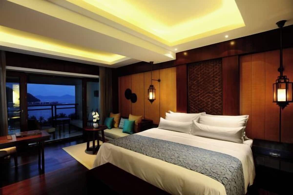 Minibar, in-room safe, desk, blackout curtains