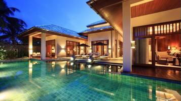 2 Bedrooms Beachfront Pool Villa | Minibar, in-room safe, desk, blackout drapes