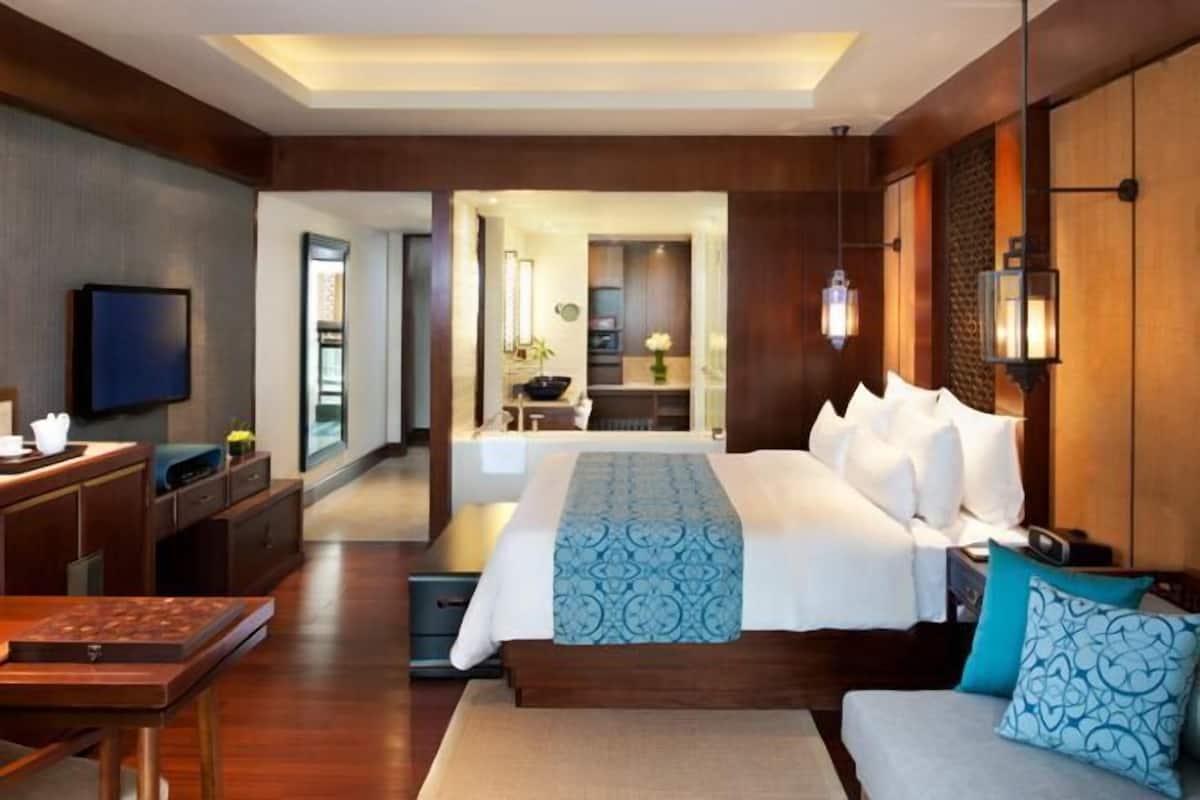 Minibar, in-room safe, desk, blackout curtains