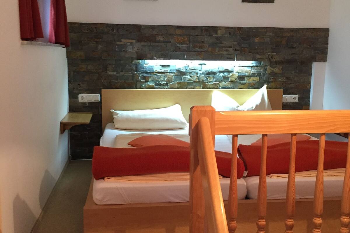 Double Room | WiFi (free), bed sheets